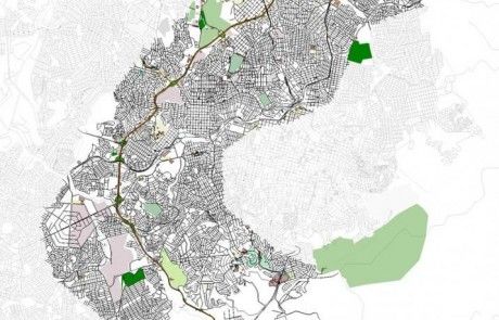 Mapa urbano com malha viária e áreas verdes destacadas