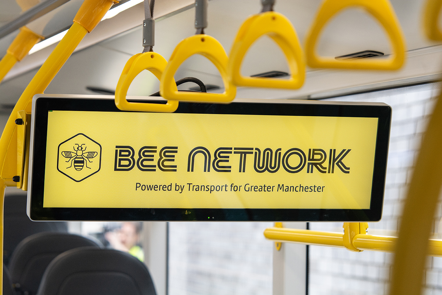 Painel de informação de ônibus da Bee Network na Grande Manchester