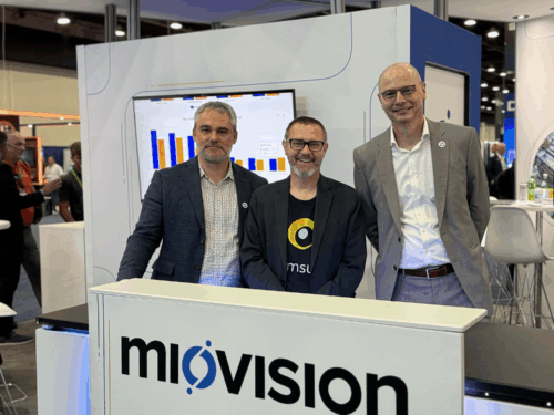 Representantes da Aimsun e da Miovision durante anúncio de parceria técnica no ITS America 2026