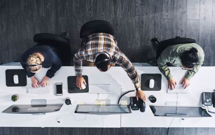 Equipe usando recursos de suporte e colaboração para modelagem no Aimsun Next
